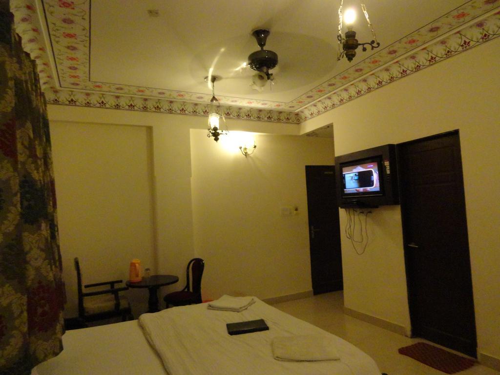 Hotel Miraya Джайпур Екстериор снимка