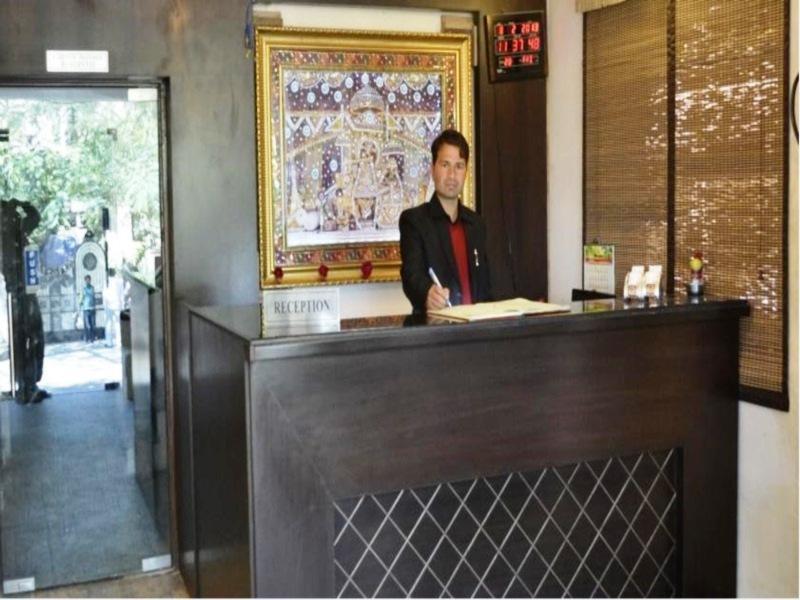 Hotel Miraya Джайпур Екстериор снимка