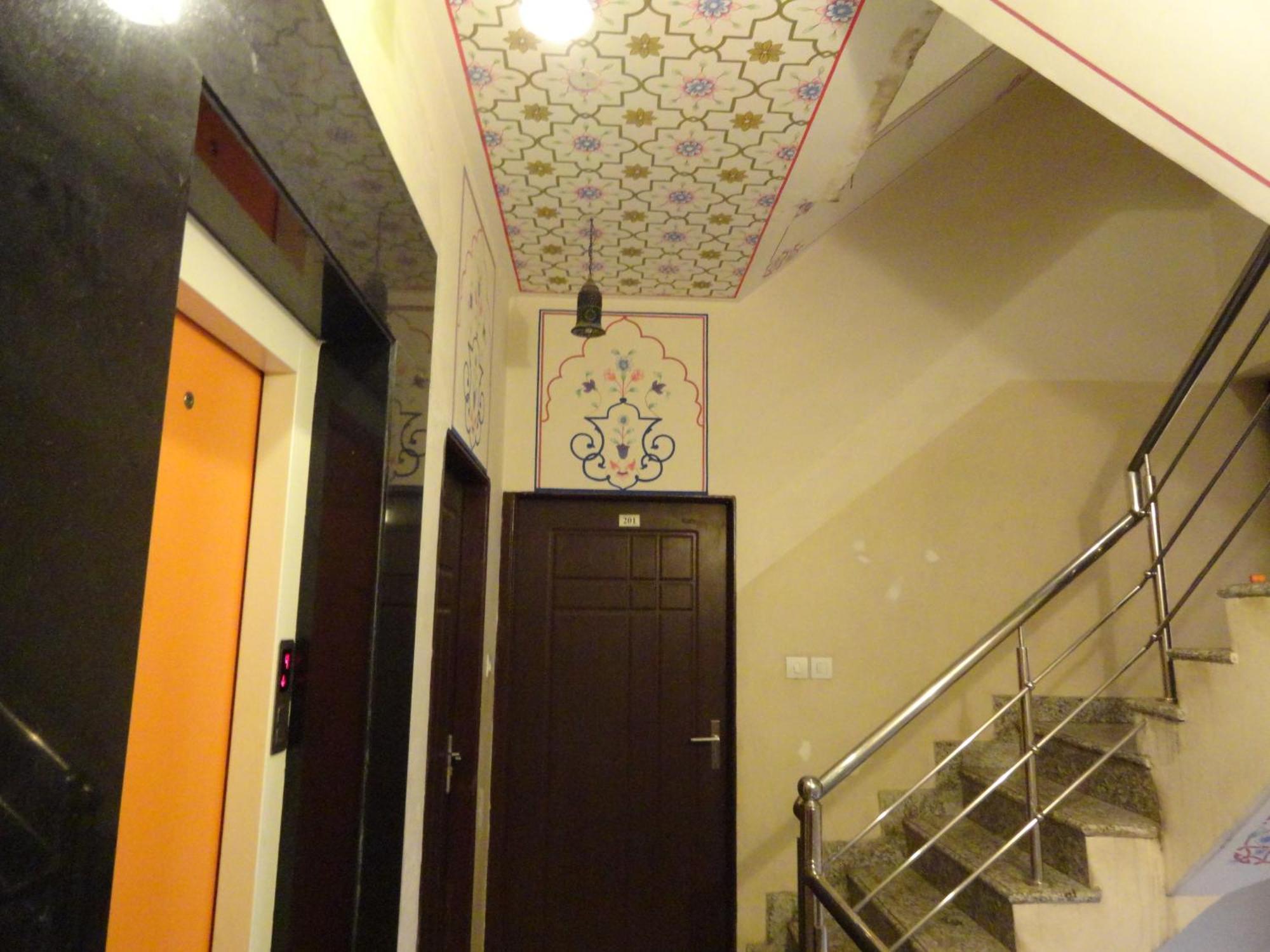 Hotel Miraya Джайпур Екстериор снимка