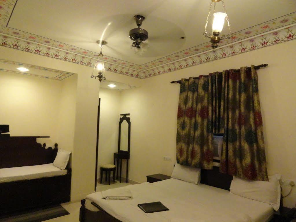Hotel Miraya Джайпур Екстериор снимка